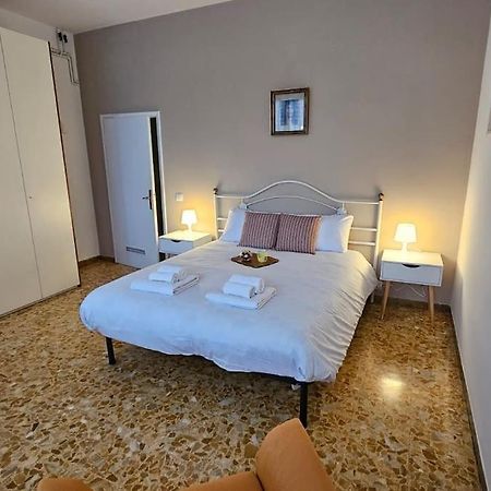 Monticelli Apt - 6 Posti Letto Флоренція Екстер'єр фото